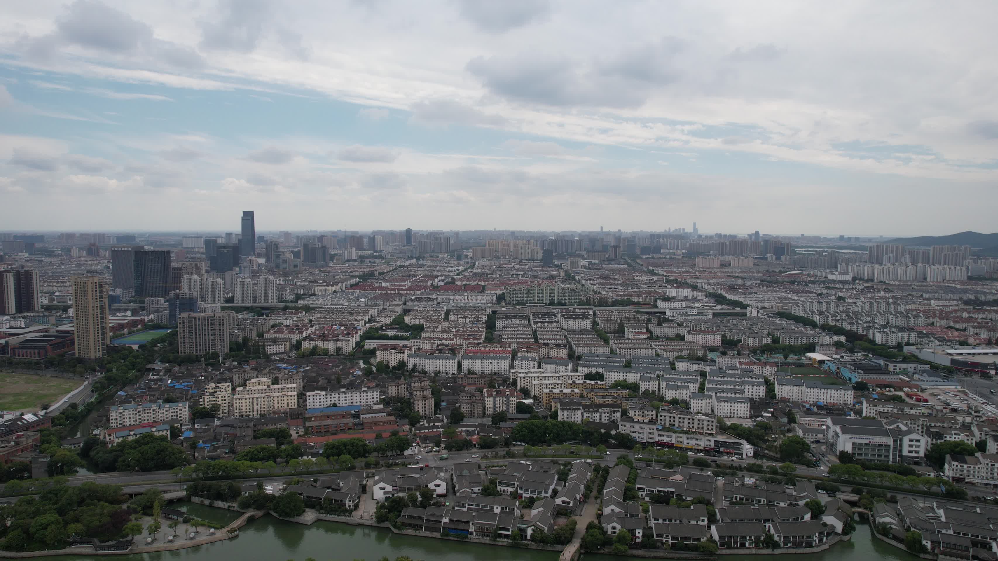 江苏苏州城市风光航拍视频的预览图