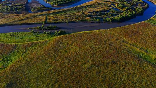 若尔盖草原上的河流视频的预览图