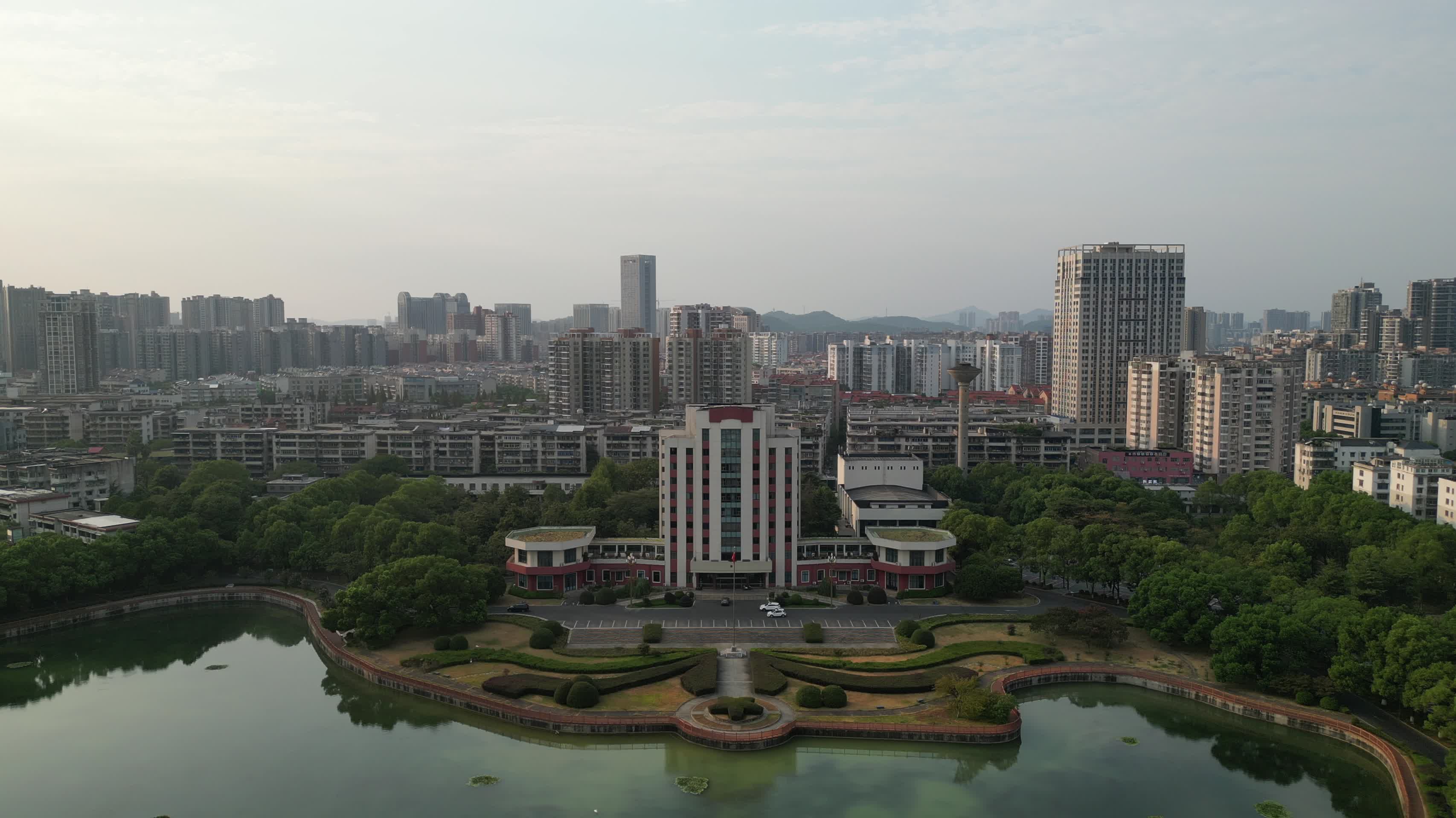 湖南株洲市政府办公楼航拍视频的预览图