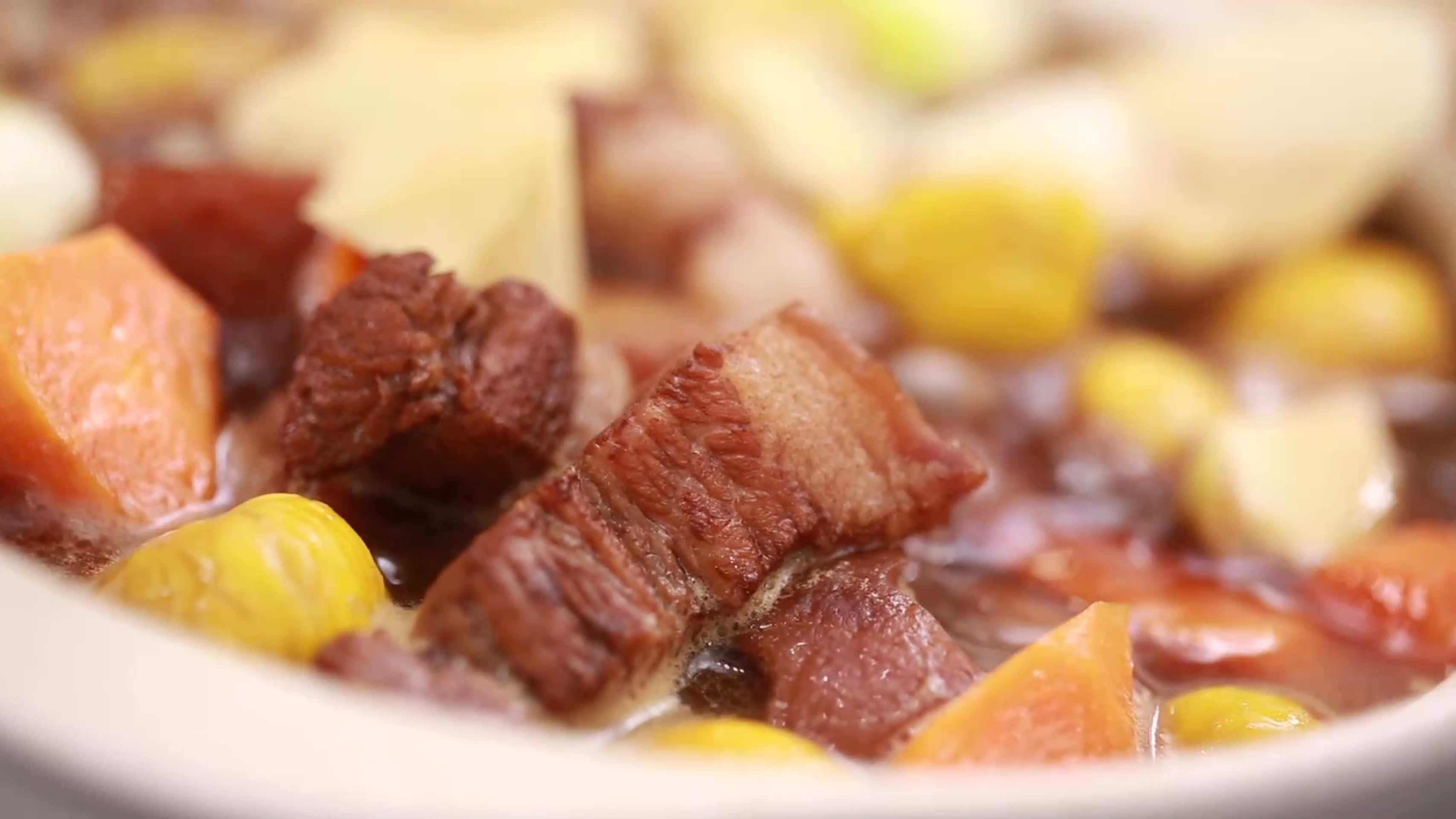 镜头合集萝卜茭白炖肉烧肉视频的预览图