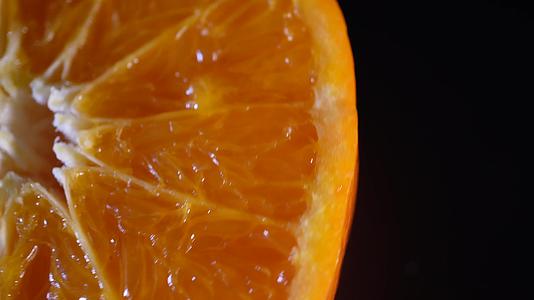 镜头合集切开的橘子果肉视频的预览图