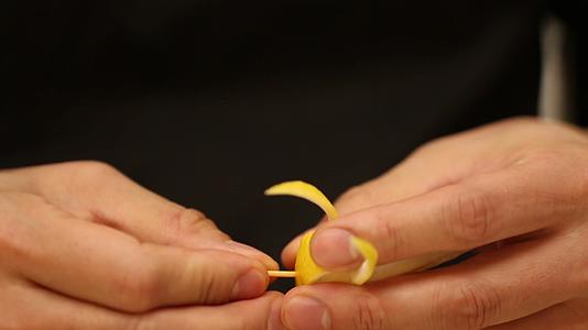 镜头合集切柠檬做果盘装饰视频的预览图