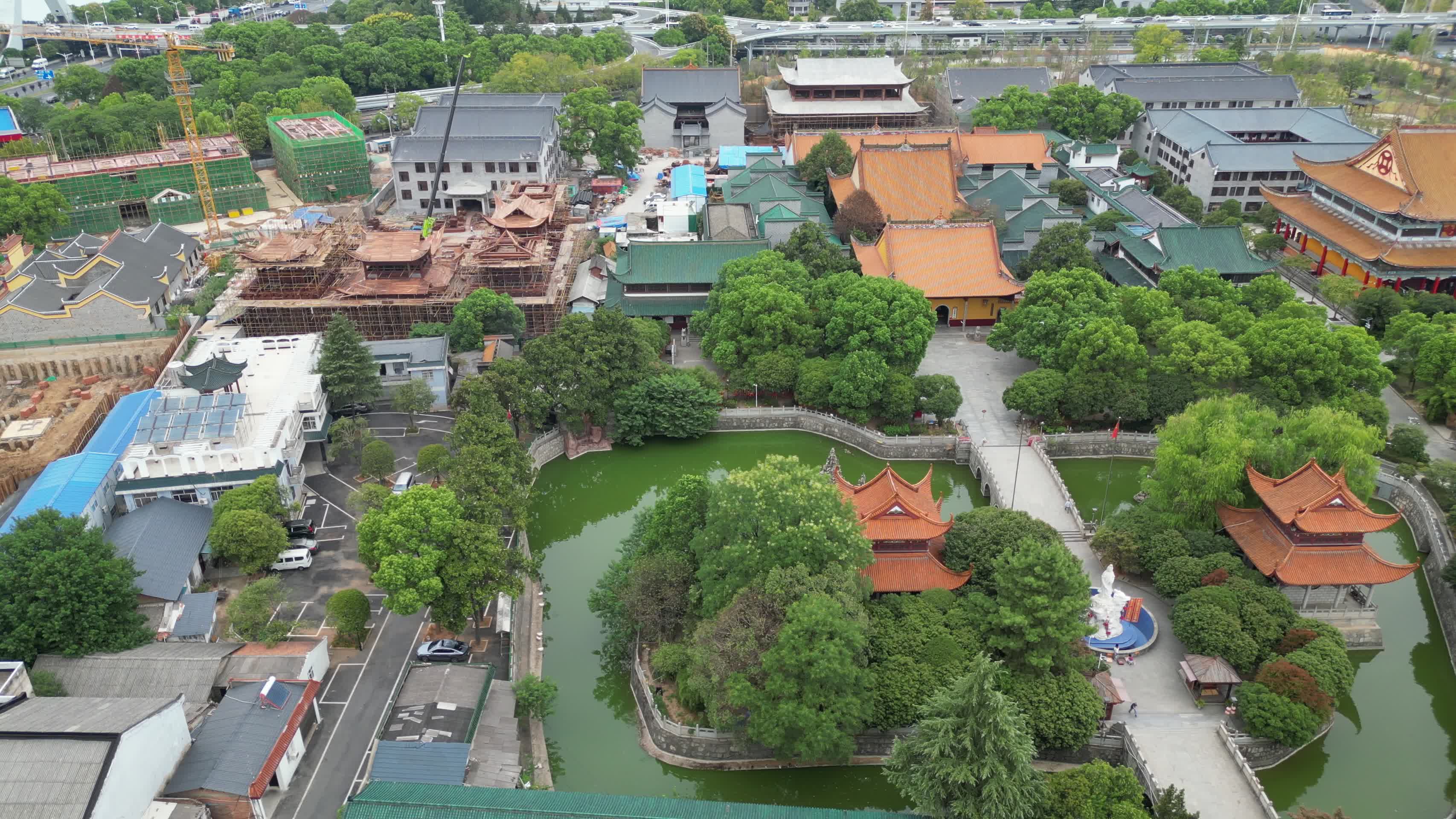 湖南长沙开福古寺古建筑航拍视频的预览图