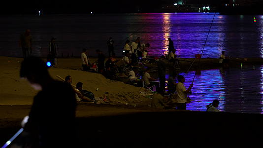 武汉洪山区洪山江滩公园夜景视频的预览图