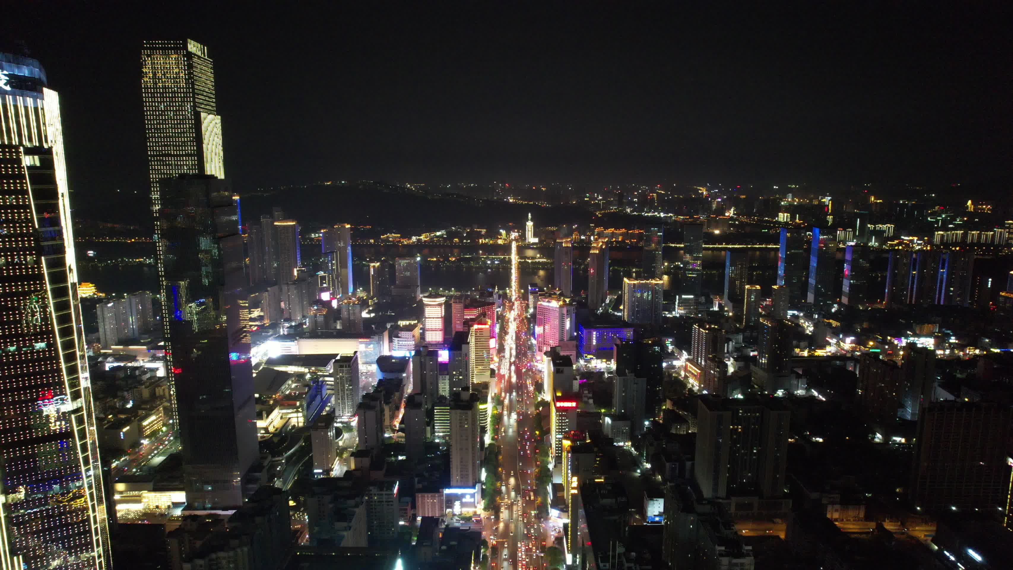 湖南长沙五一大道国金中心世贸大厦夜景航拍视频的预览图