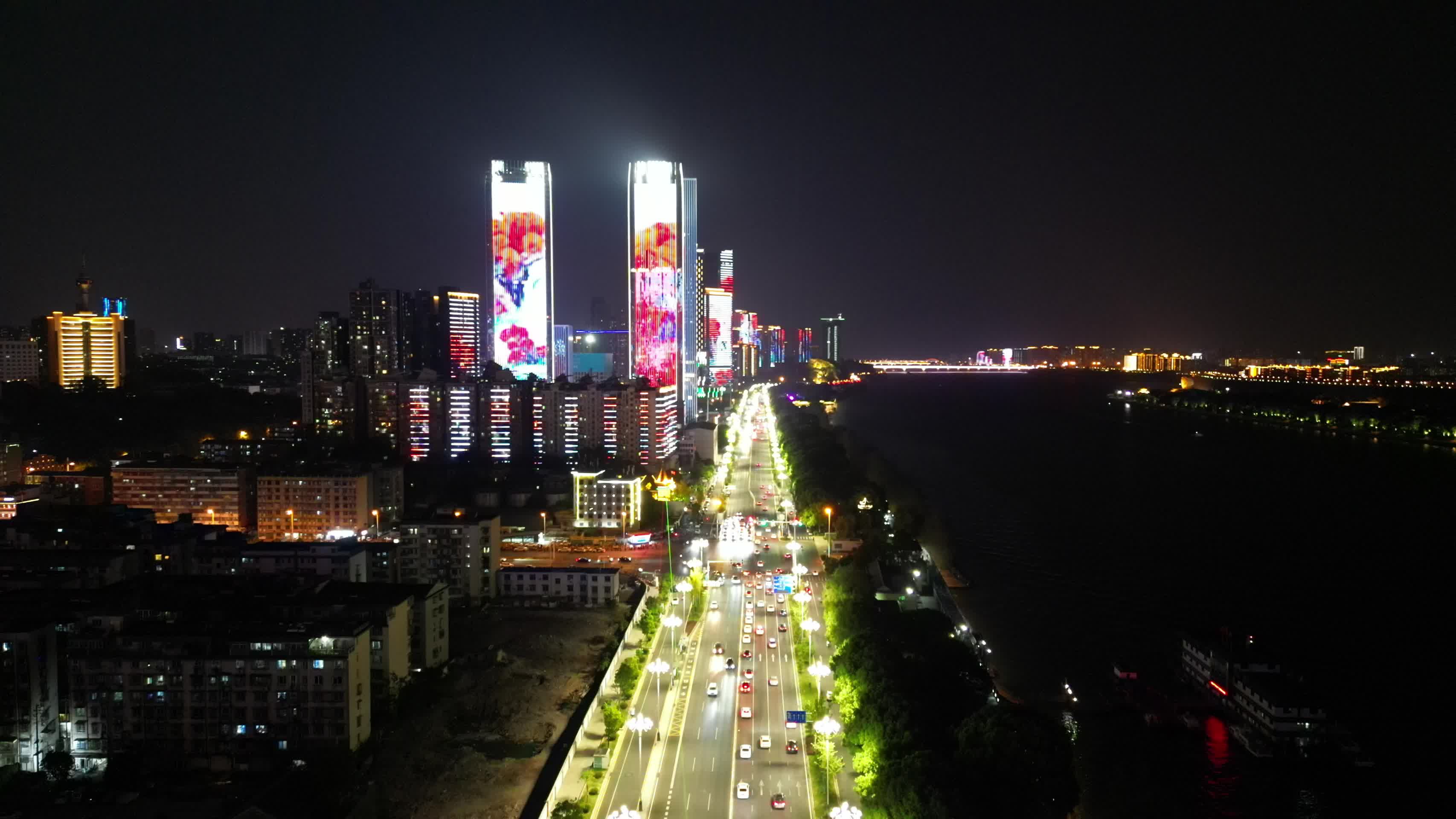 湖南长沙五一大道国金中心世贸大厦夜景航拍视频的预览图