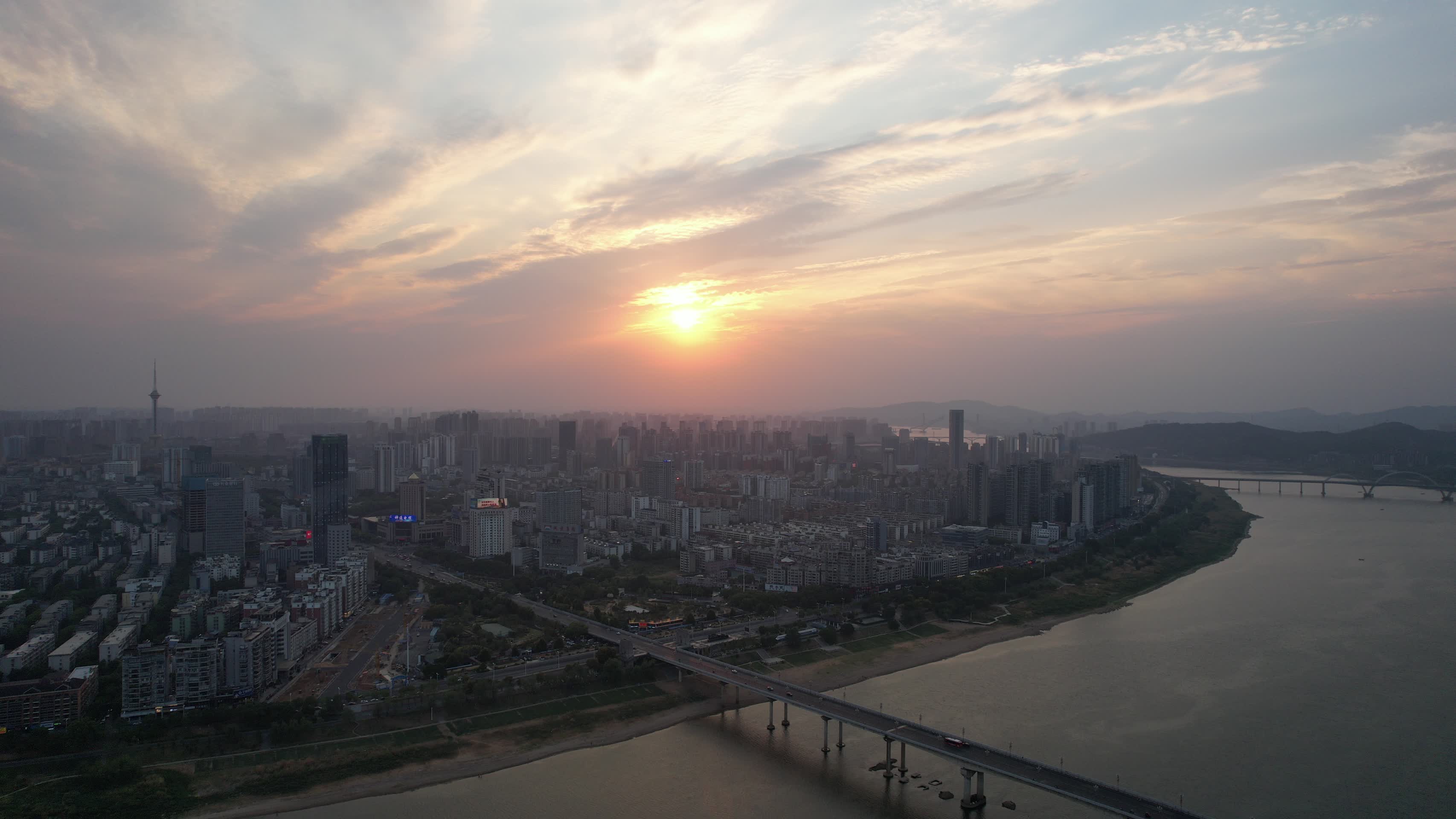 湖南株洲城市日落晚霞夕阳航拍视频的预览图