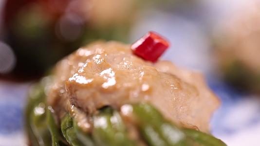 镜头合集中华美食豇豆酿肉视频的预览图
