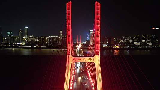 江西南昌八一大桥夜景灯光航拍视频的预览图