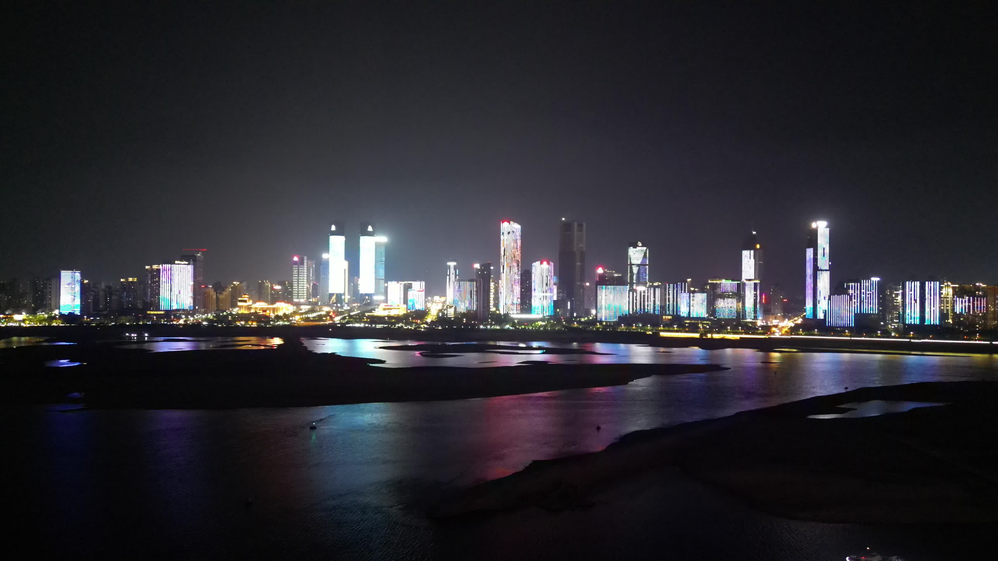 江西南昌红谷滩CBD夜景航拍视频的预览图