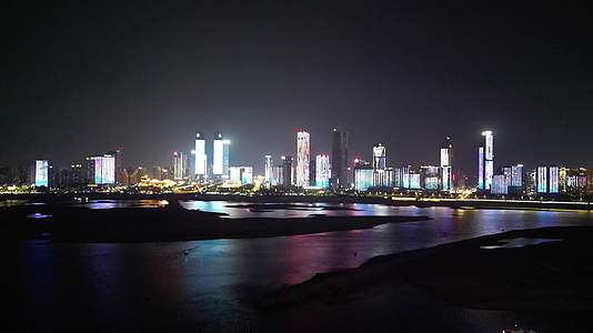 江西南昌红谷滩CBD夜景航拍视频的预览图