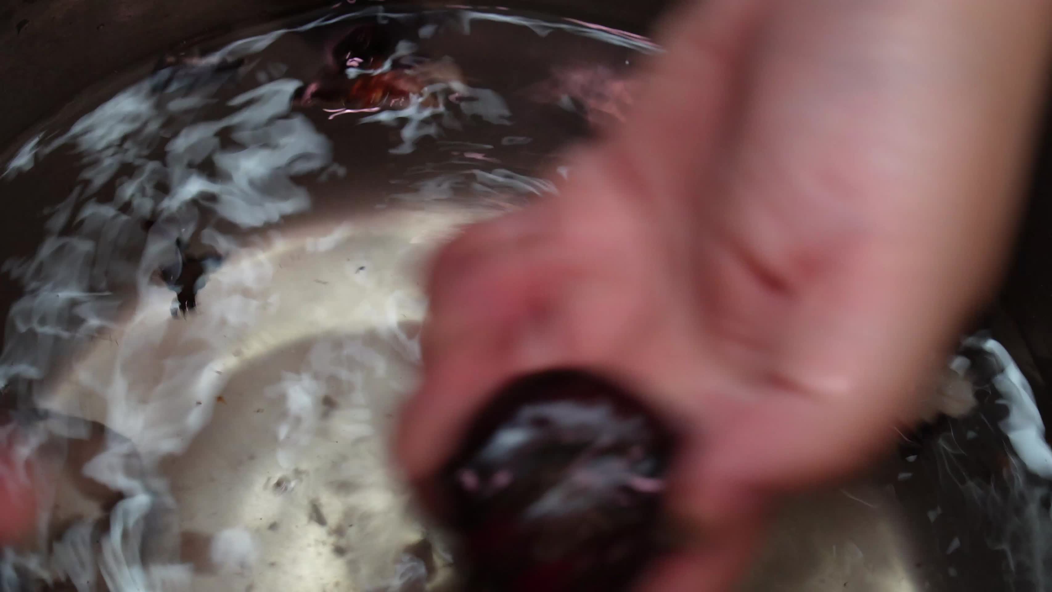 清洗荸荠马蹄去皮切块视频的预览图