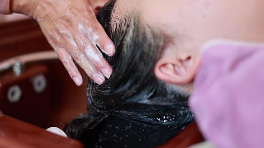 女士养发洗头美容美发洗护按摩视频的预览图