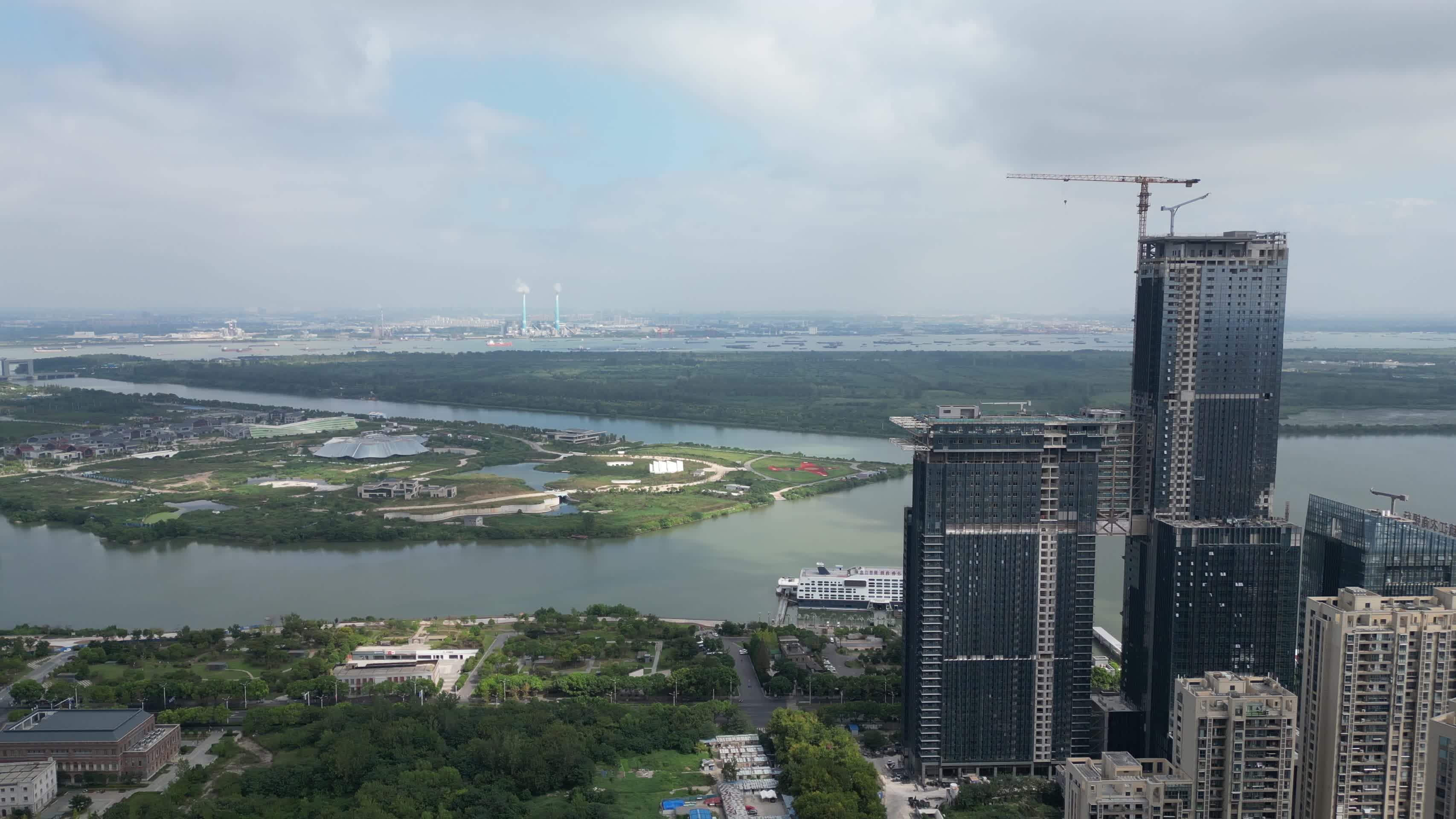 江苏镇江城市高楼商务建筑航拍视频的预览图