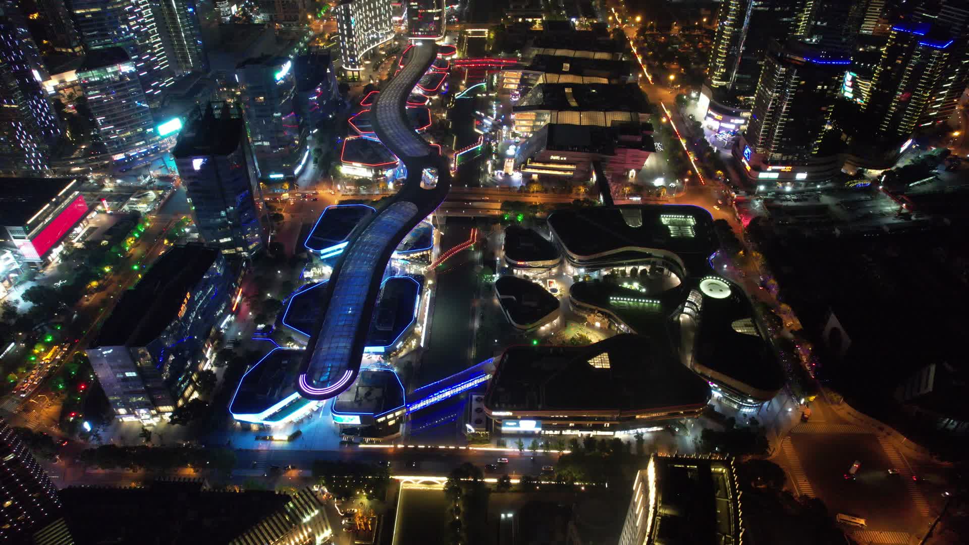 江苏苏州时代广场商业街夜景灯光航拍视频的预览图