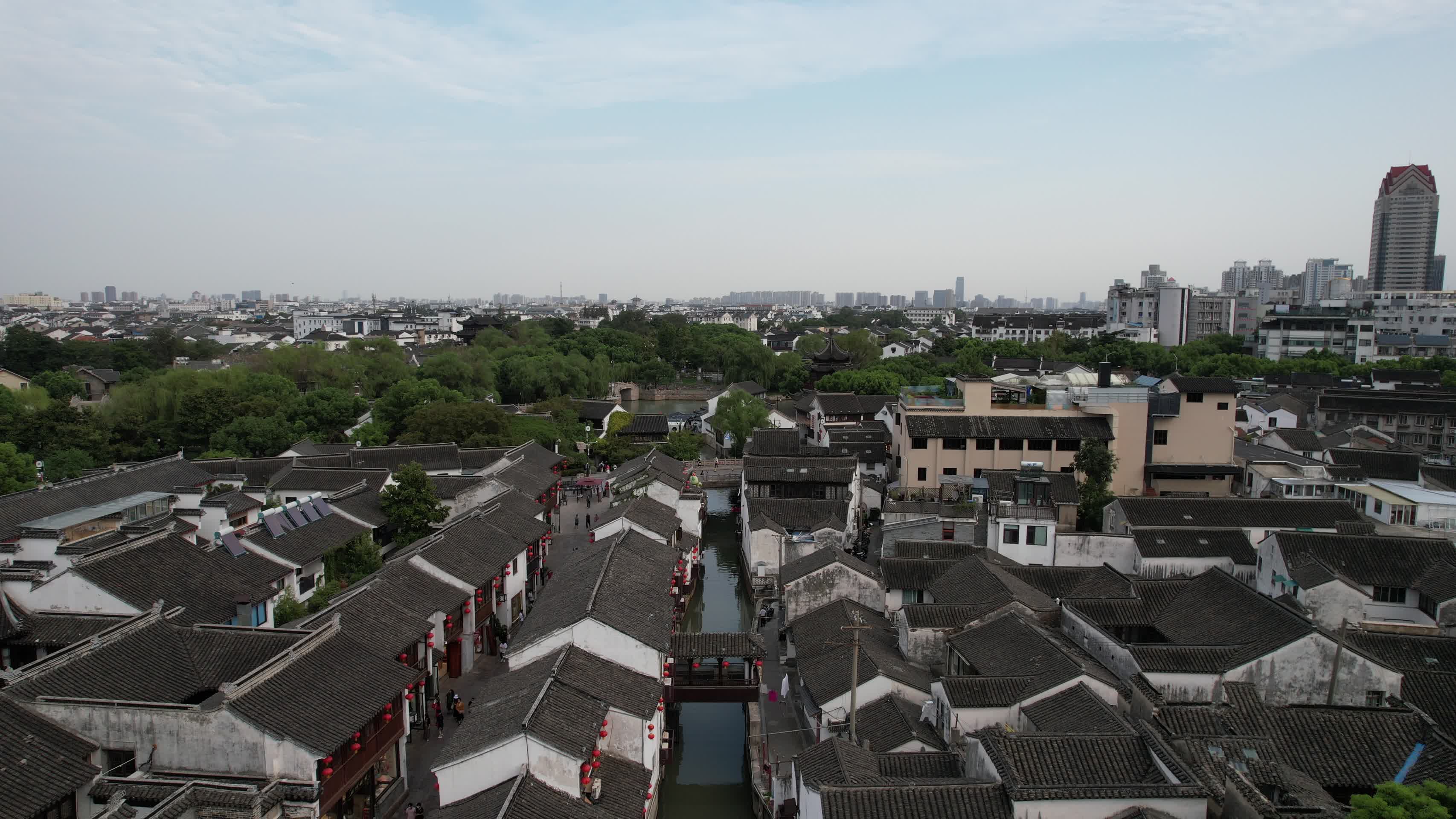 航拍江苏苏州山塘街4A景区视频的预览图
