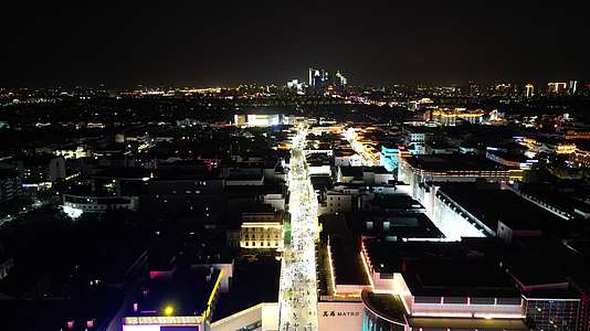 江苏苏州观前街夜景灯光航拍视频的预览图