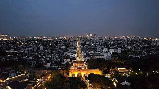 江苏苏州古城全景夜景航拍视频的预览图