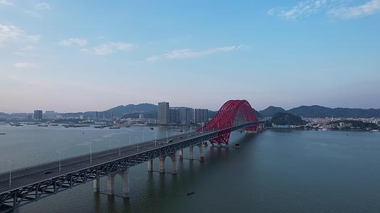4K航拍广州明珠湾大桥城市基建地标实拍视频视频的预览图