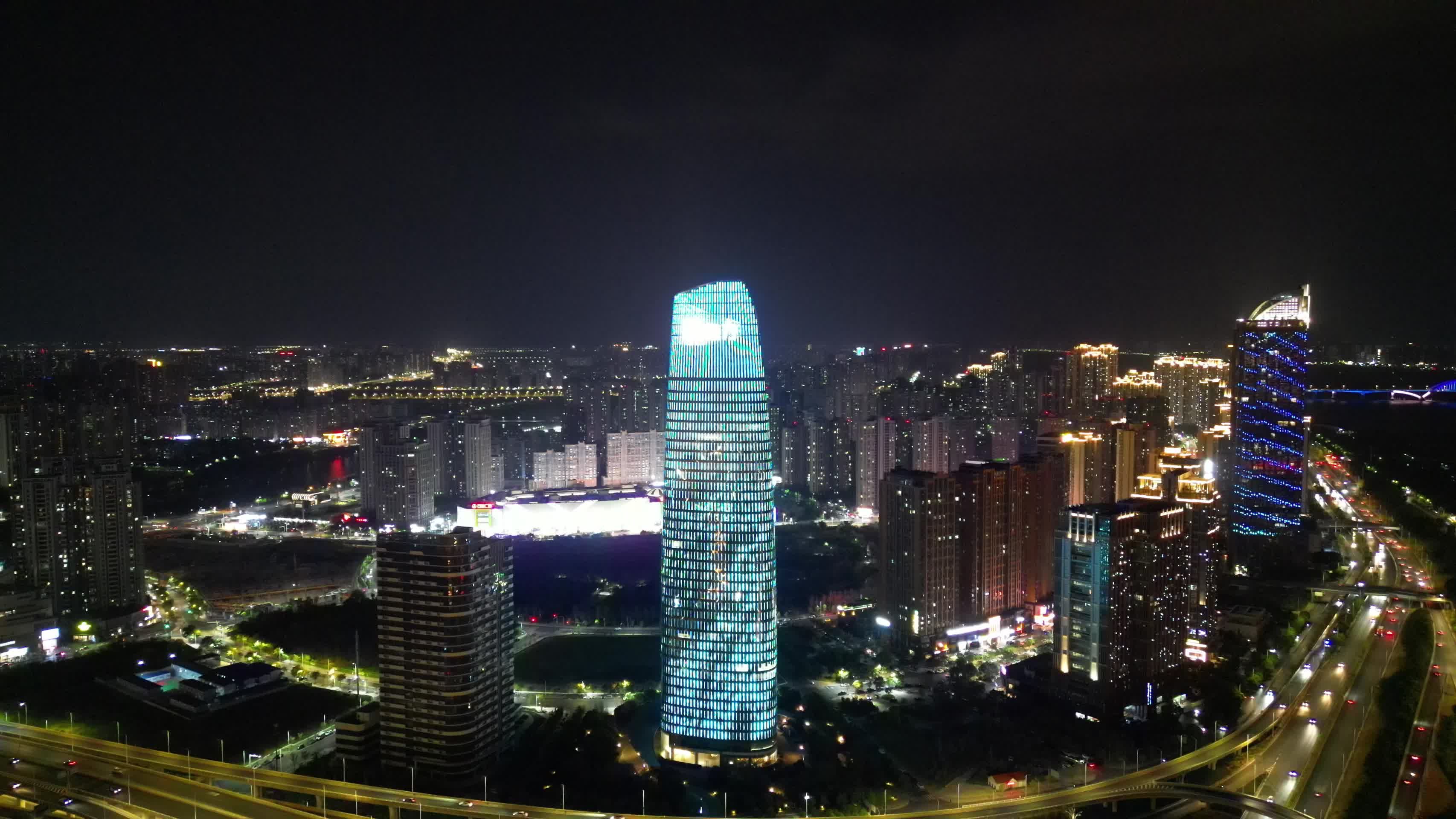 江西南昌CBD夜景灯光秀航拍视频的预览图