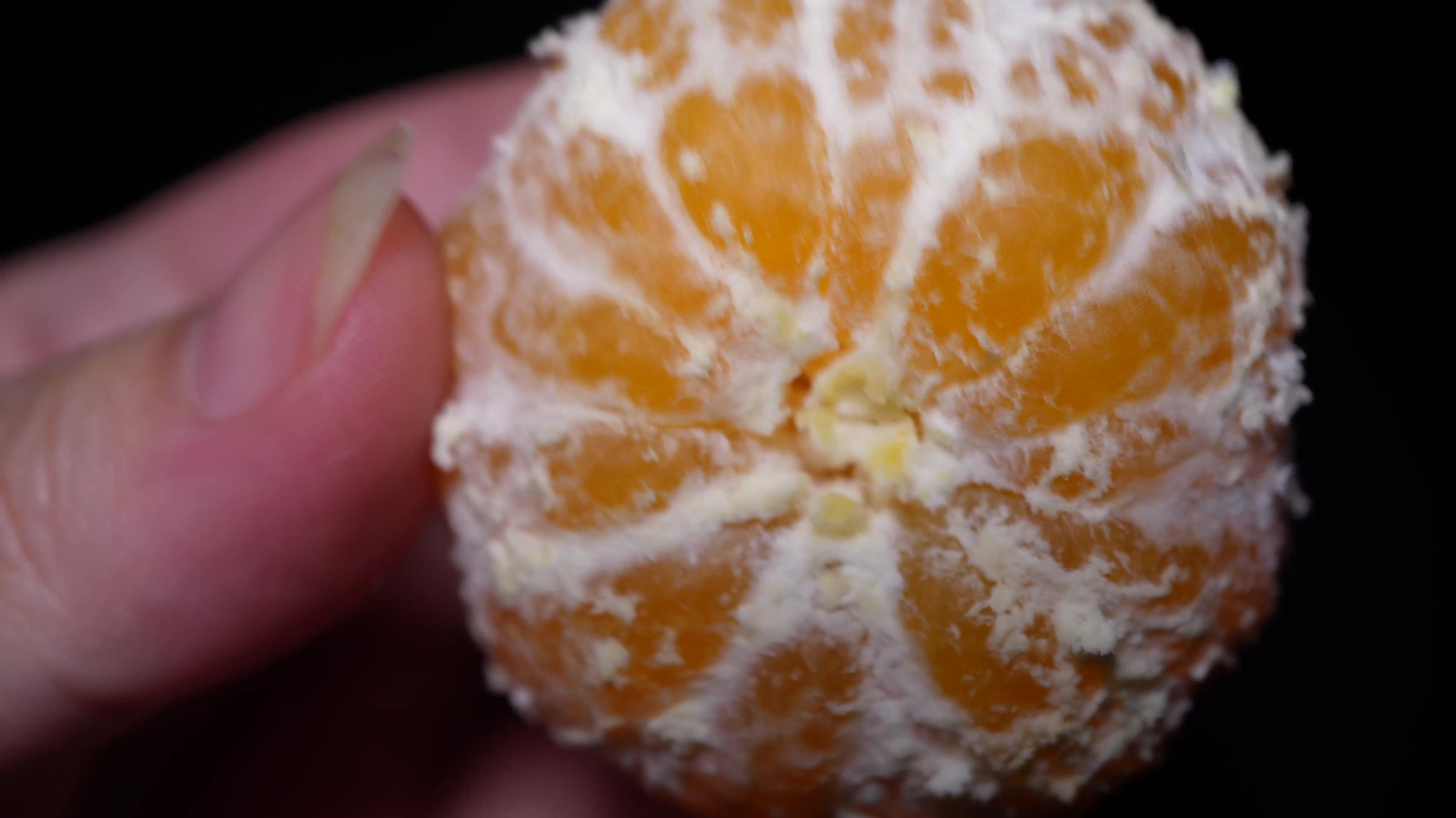 剥开的水果砂糖橘青皮蜜橘视频的预览图