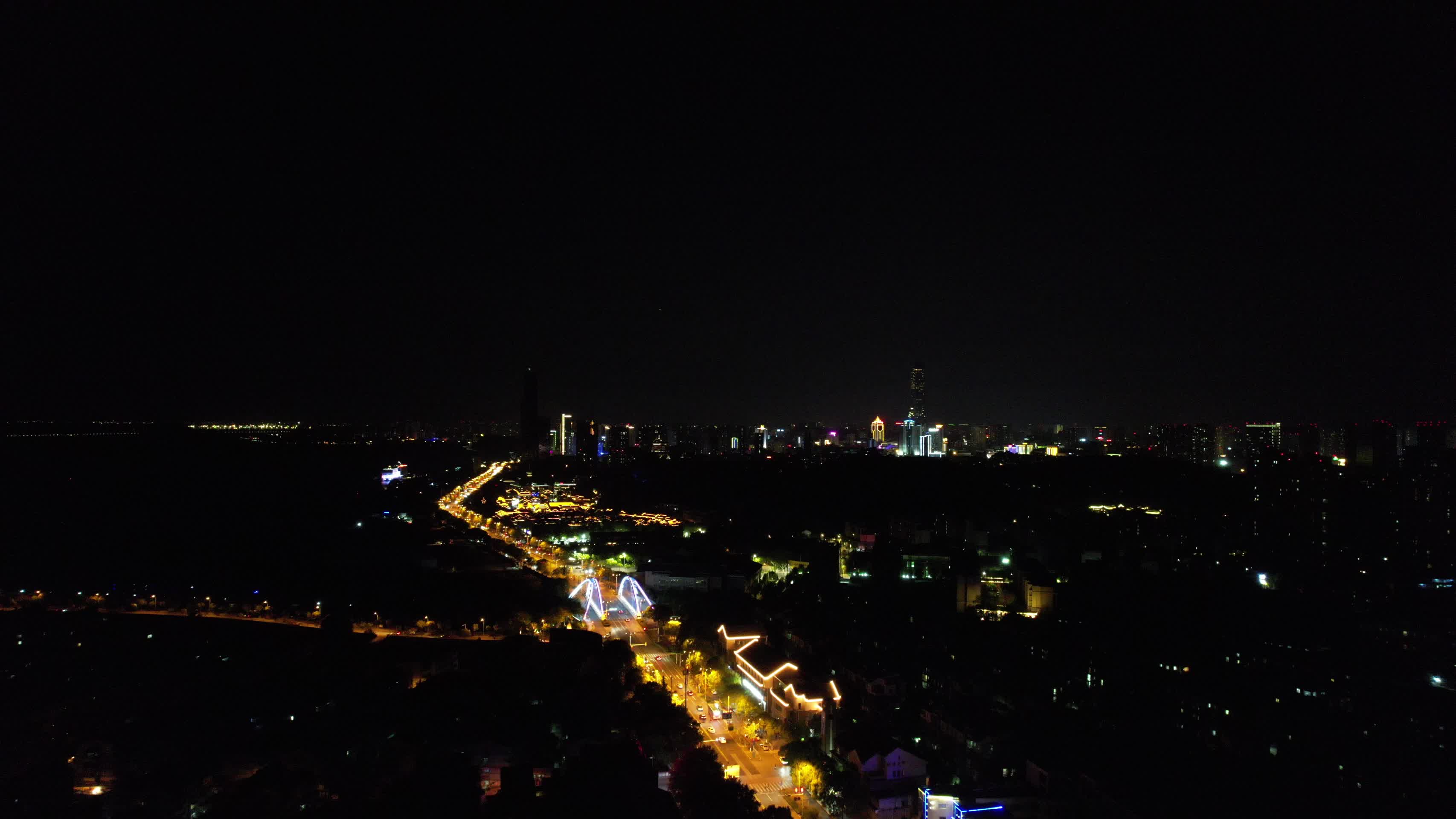 江苏镇江城市夜景交通航拍视频的预览图