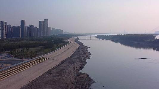 武汉洪山江滩风景4K航拍视频的预览图
