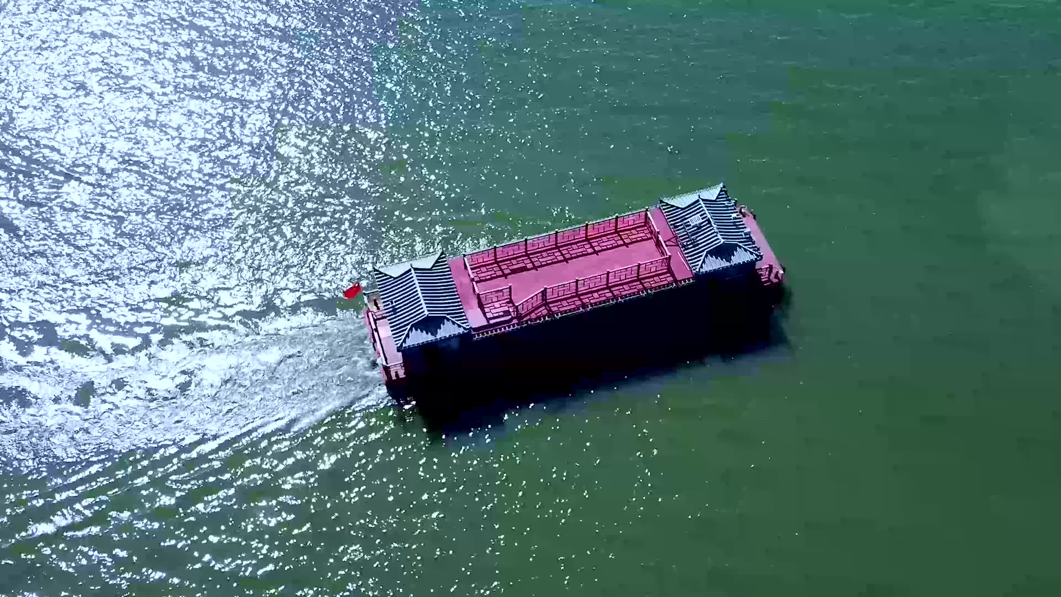 武汉东湖落雁景区4K航拍视频视频的预览图