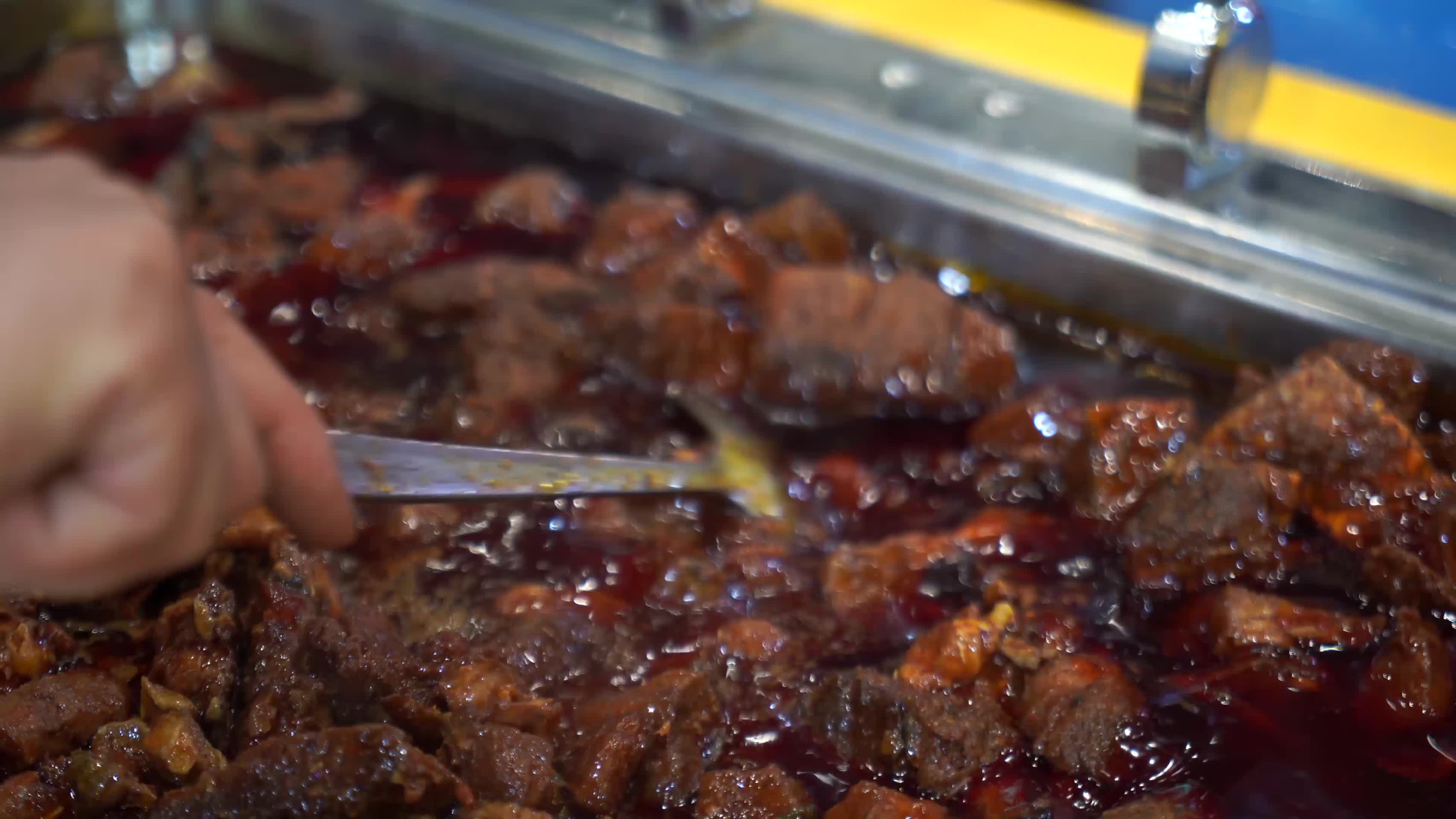 特色美食肉夹馍鱼肉夹馍制作过程视频的预览图