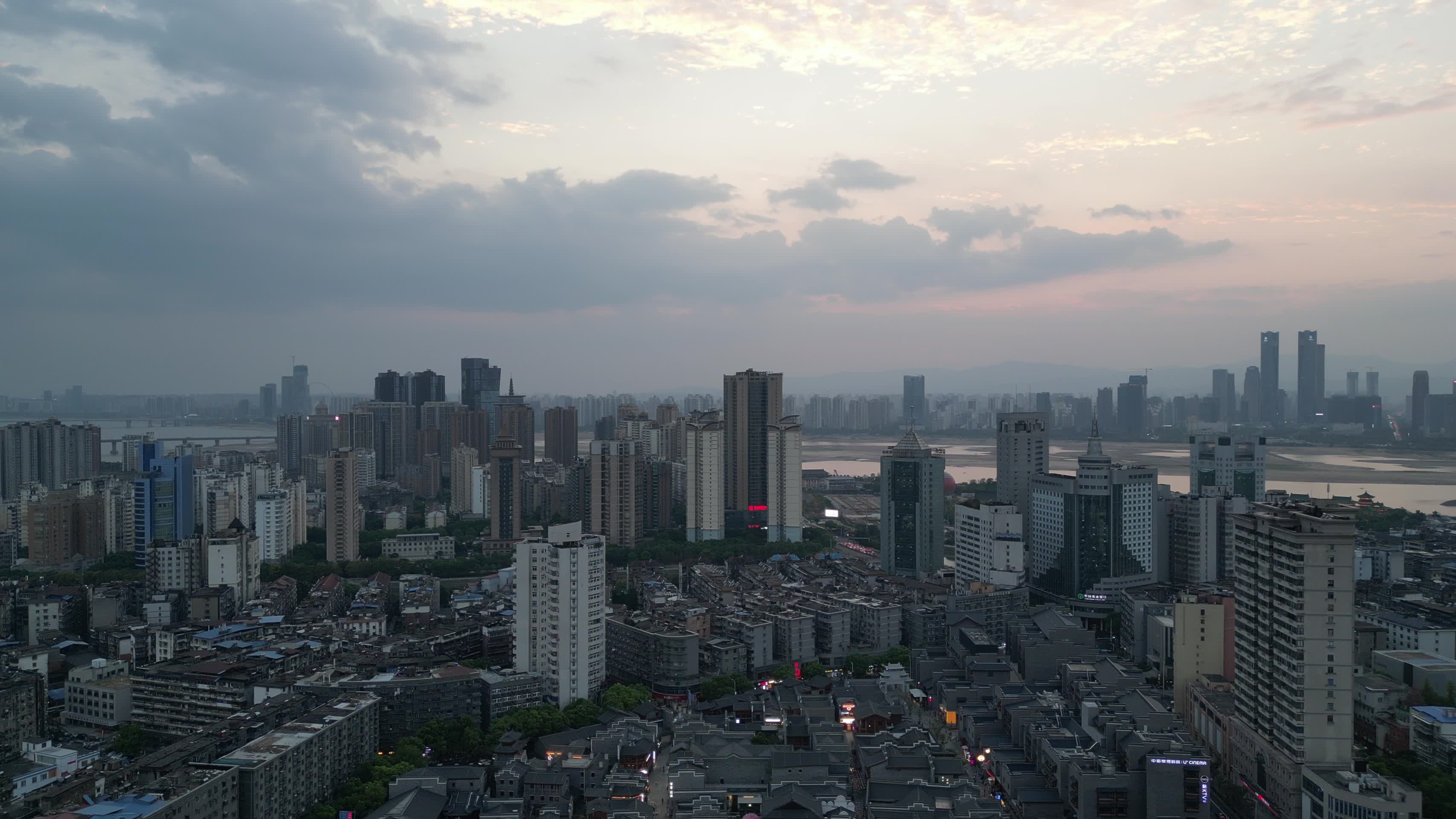江西南昌城市日落晚霞夕阳航拍视频的预览图