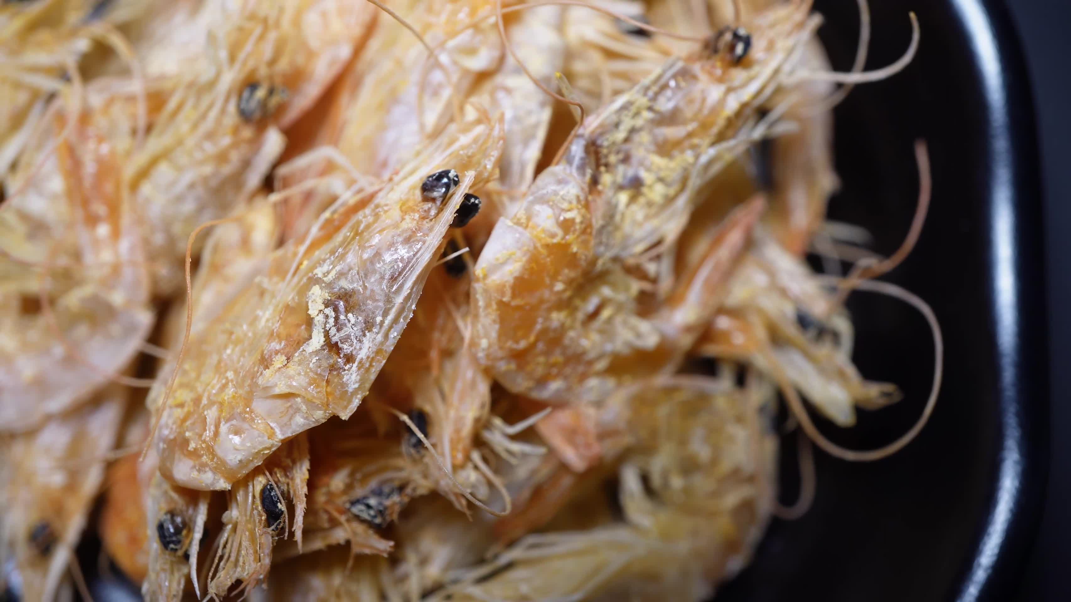 烤虾即食对虾干打下海味干货虾米视频的预览图