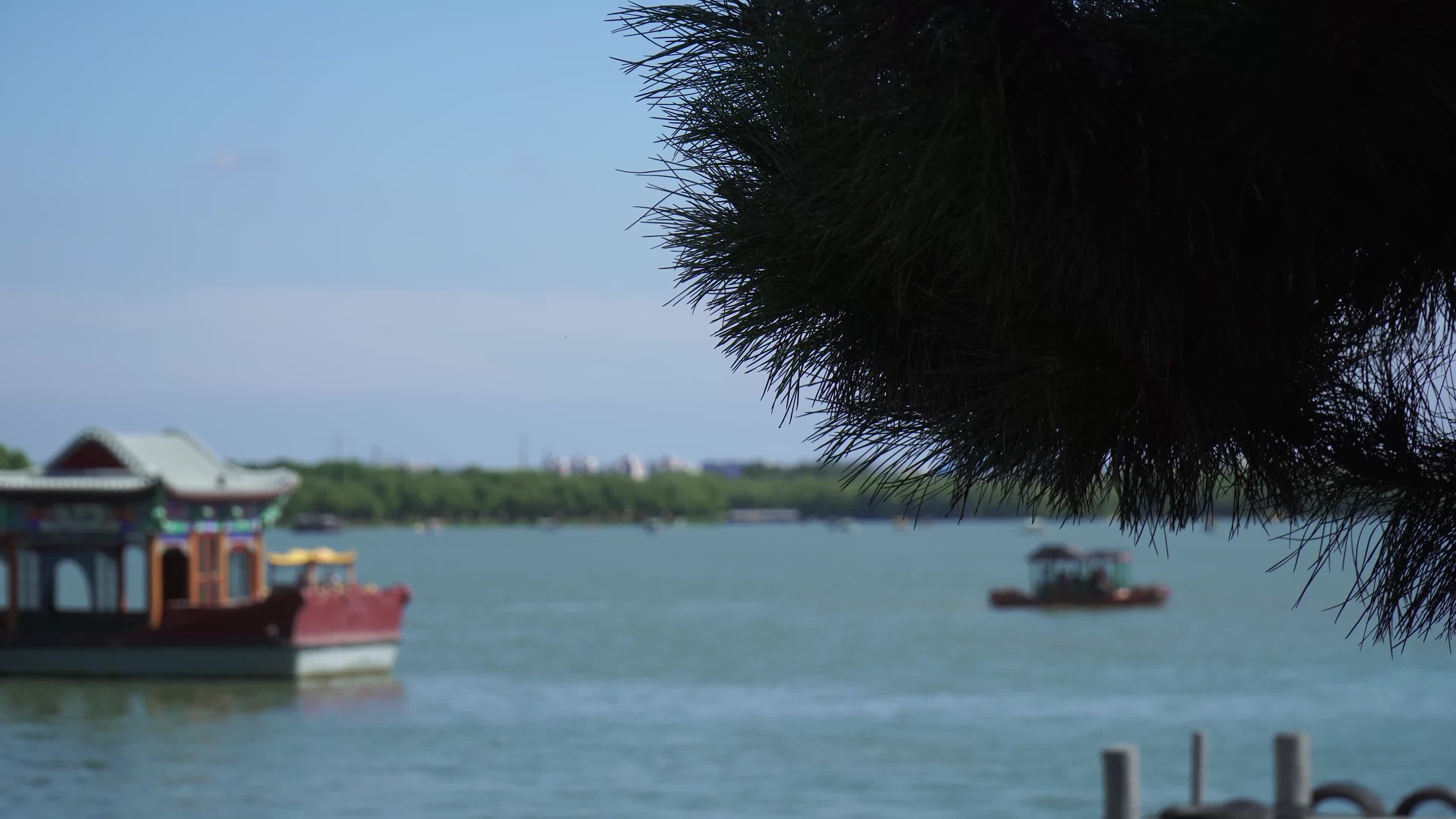 昆明湖湖水景区游船划船颐和园视频的预览图