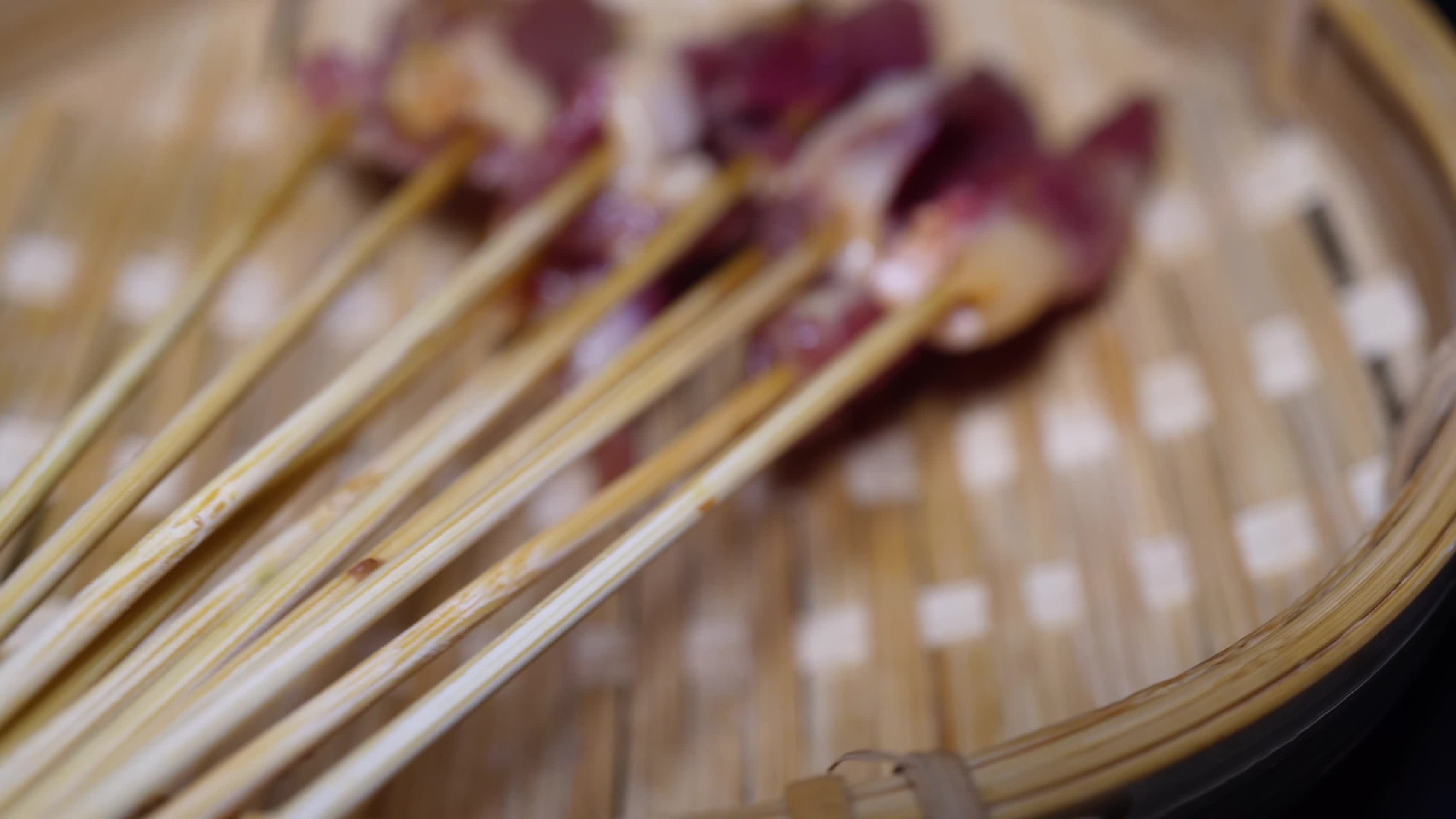 鸡心串小串肉串钵钵鸡炸串烤串美食视频的预览图