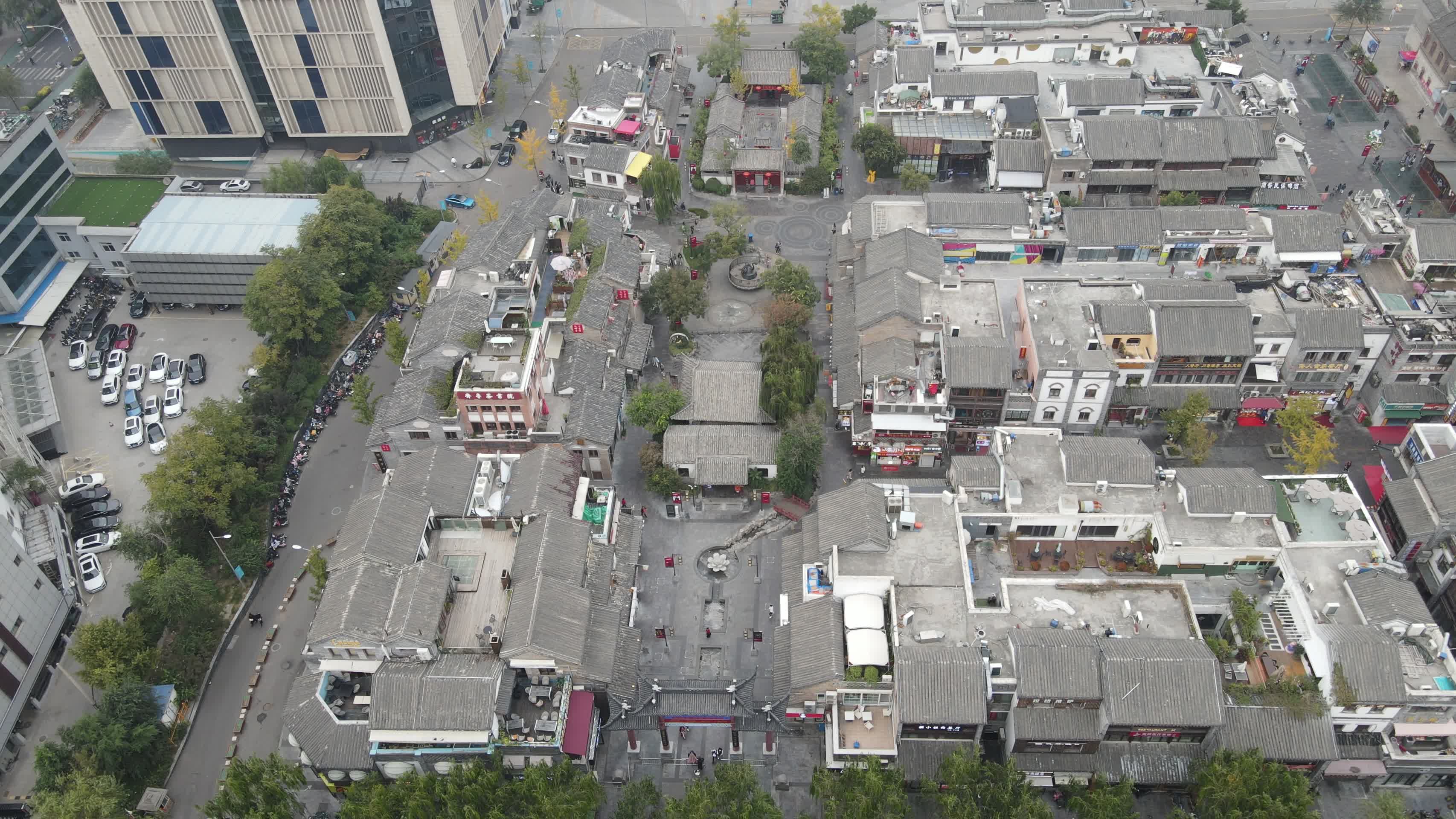 航拍山东济南宽厚里步行商业街视频的预览图