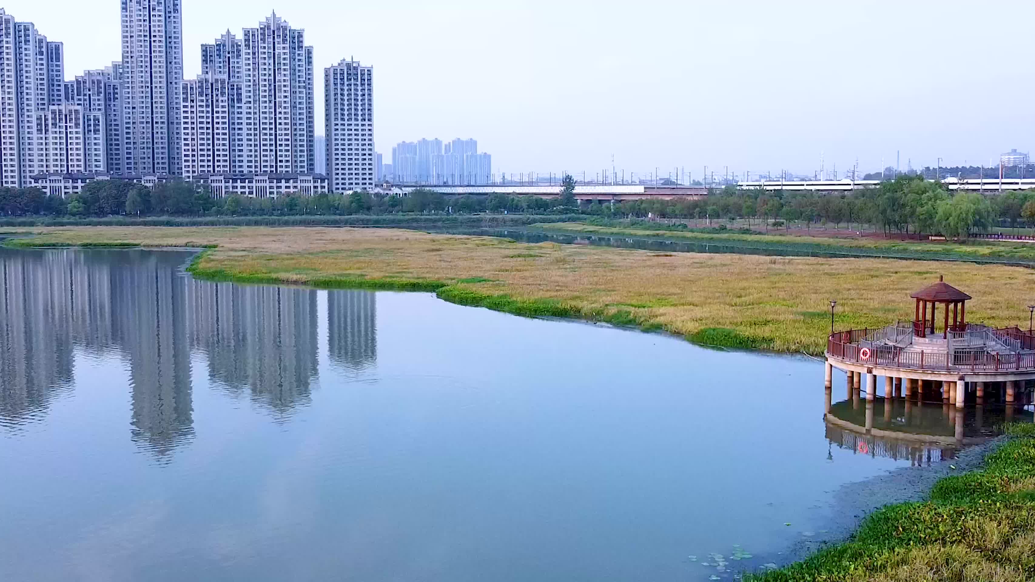 武汉杨春湖城市生态公园4K航拍视频的预览图