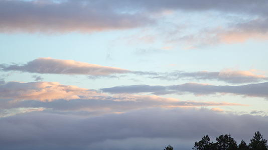 日出云层延时摄影视频的预览图