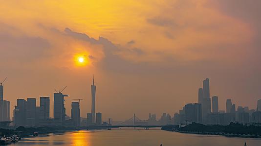 8K雾霾朦胧的广州珠江日落风光延时视频的预览图