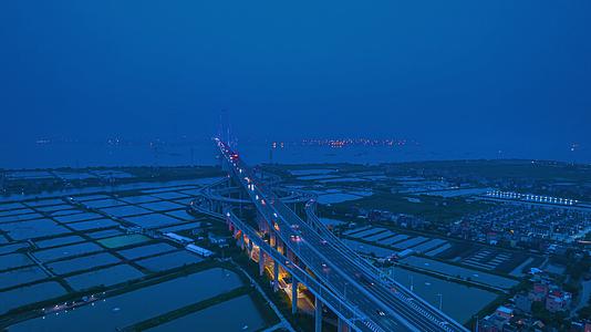 8K震撼广州南沙大桥立交桥交通日转夜延时视频的预览图