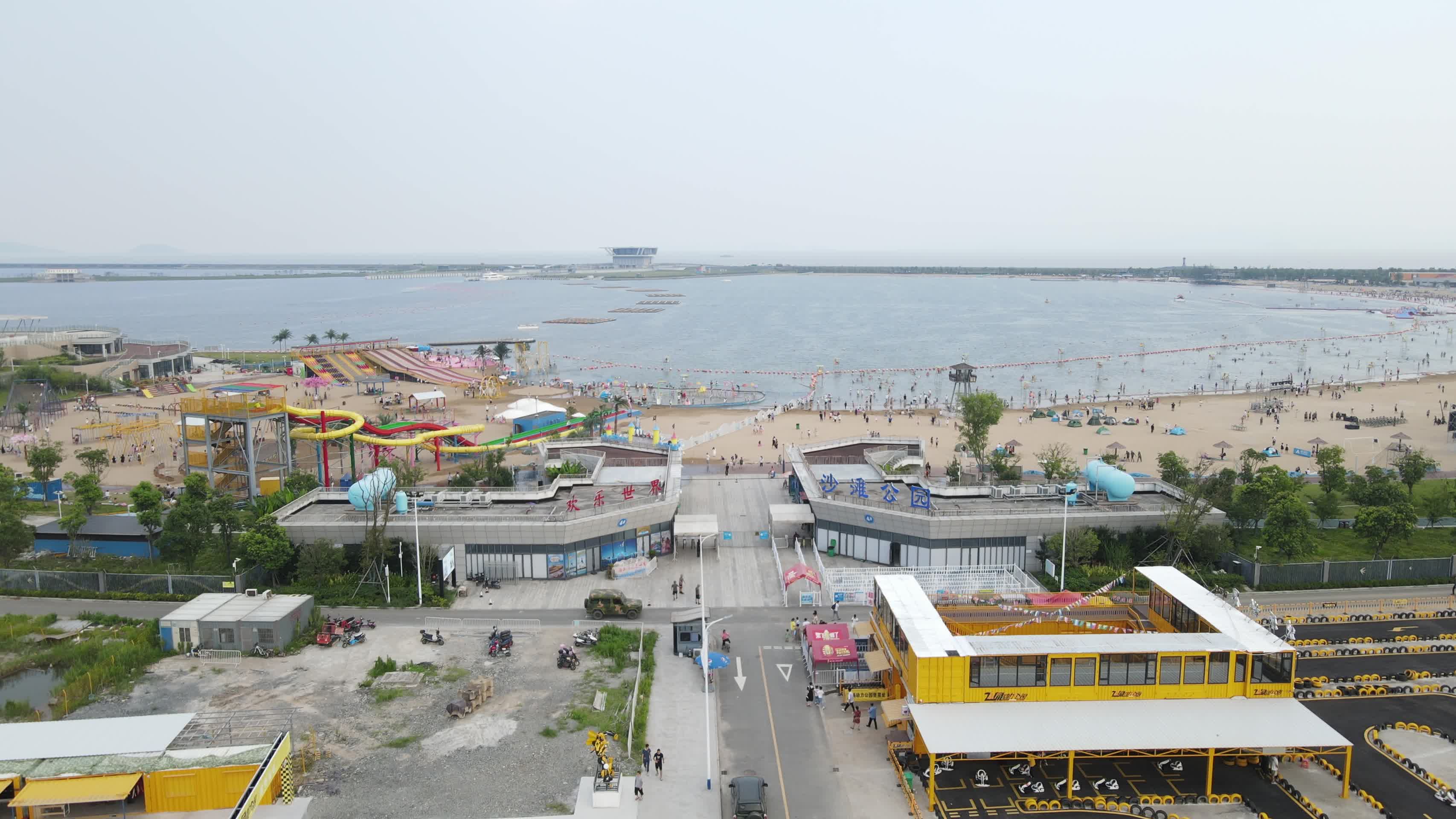 宁波北仑区梅山湾沙滩公园滨海沙滩4K航拍视频的预览图
