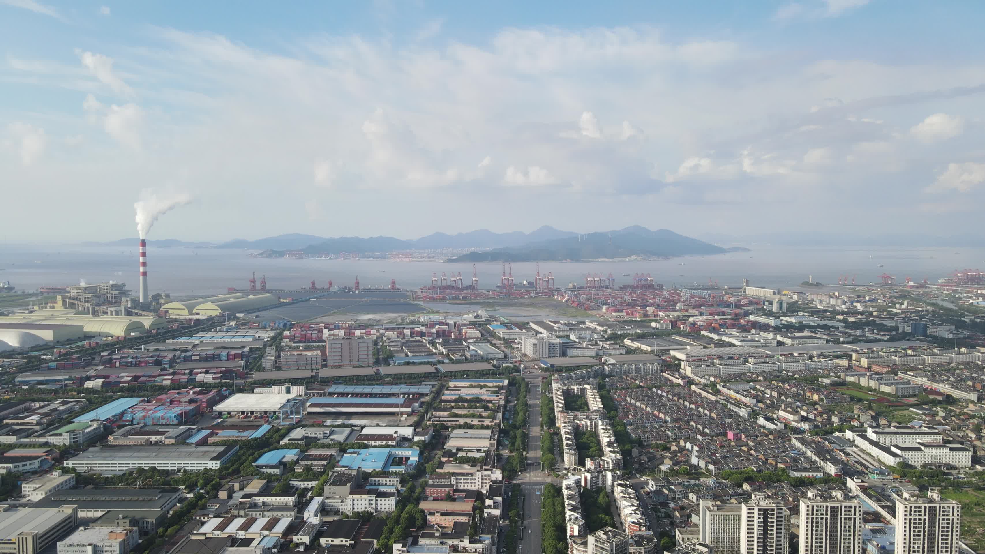 宁波北仑区全景厂房工业贸易4K航拍原视频的预览图