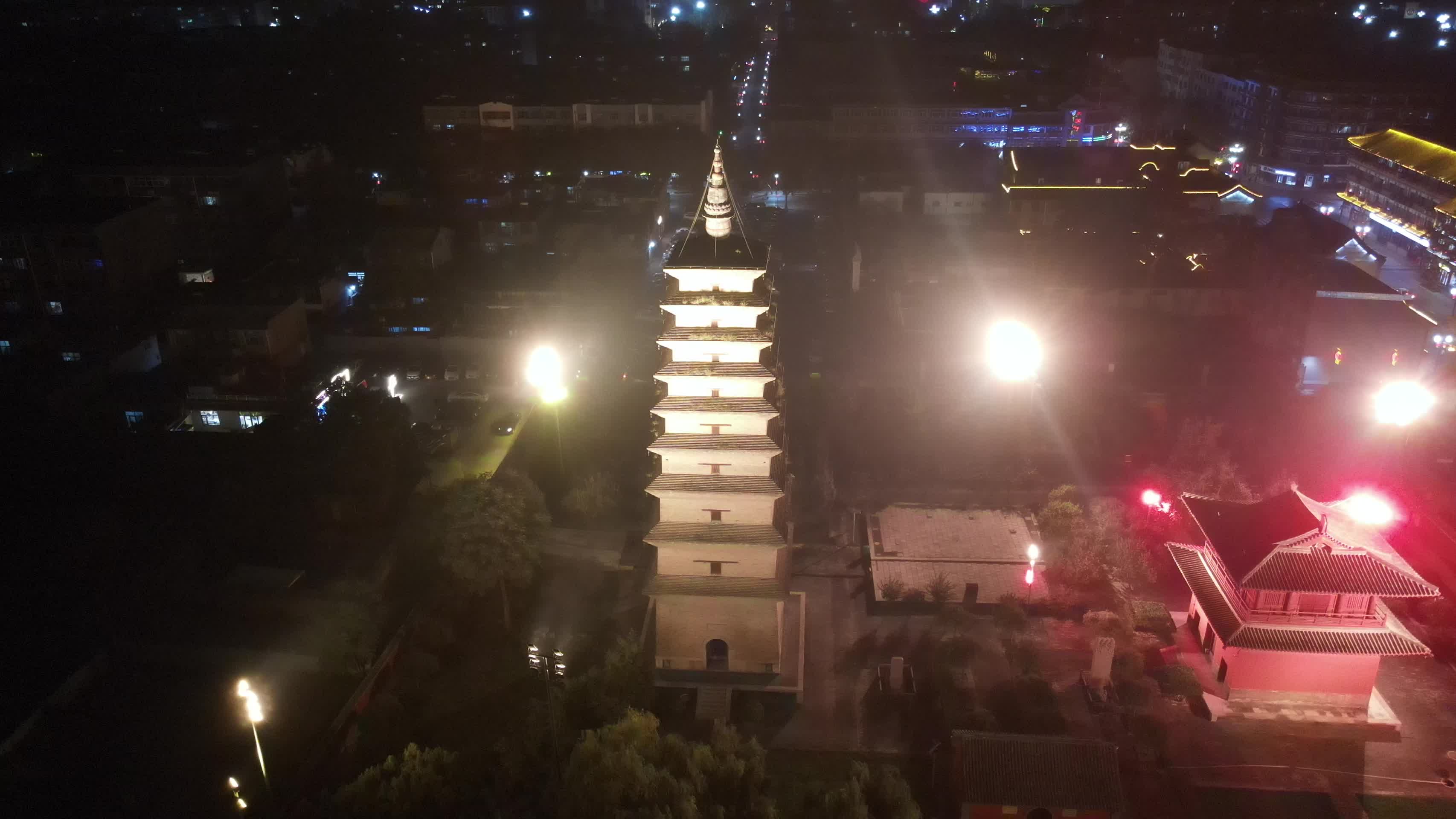 河北石家庄正定古城开元寺夜景航拍视频的预览图