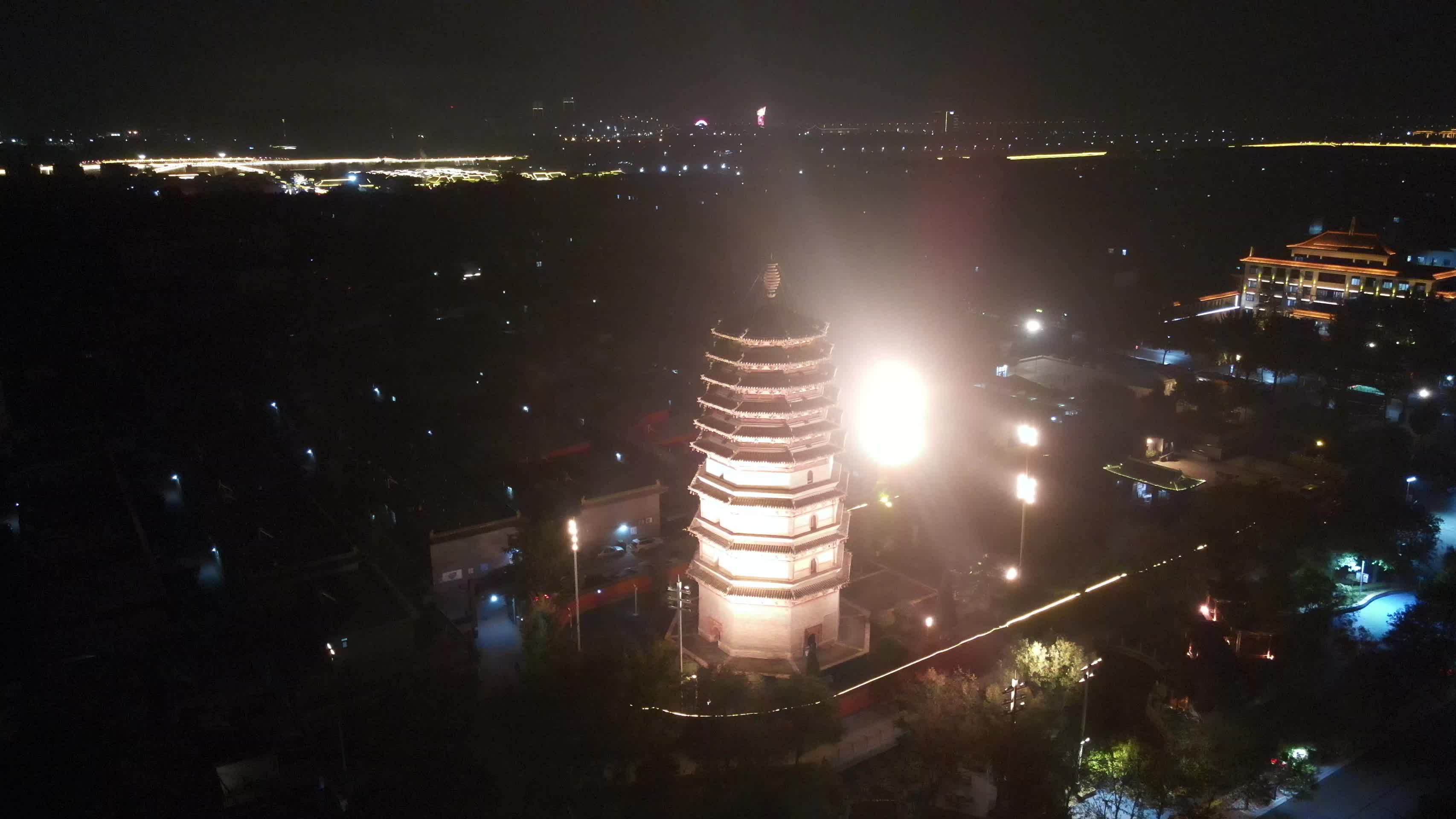 河北石家庄正定古城开元寺夜景航拍视频的预览图