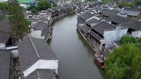 浙江湖州南浔古镇百间楼建筑群4K航拍视频视频的预览图