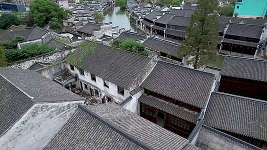 浙江湖州南浔古镇百间楼建筑群4K航拍视频视频的预览图