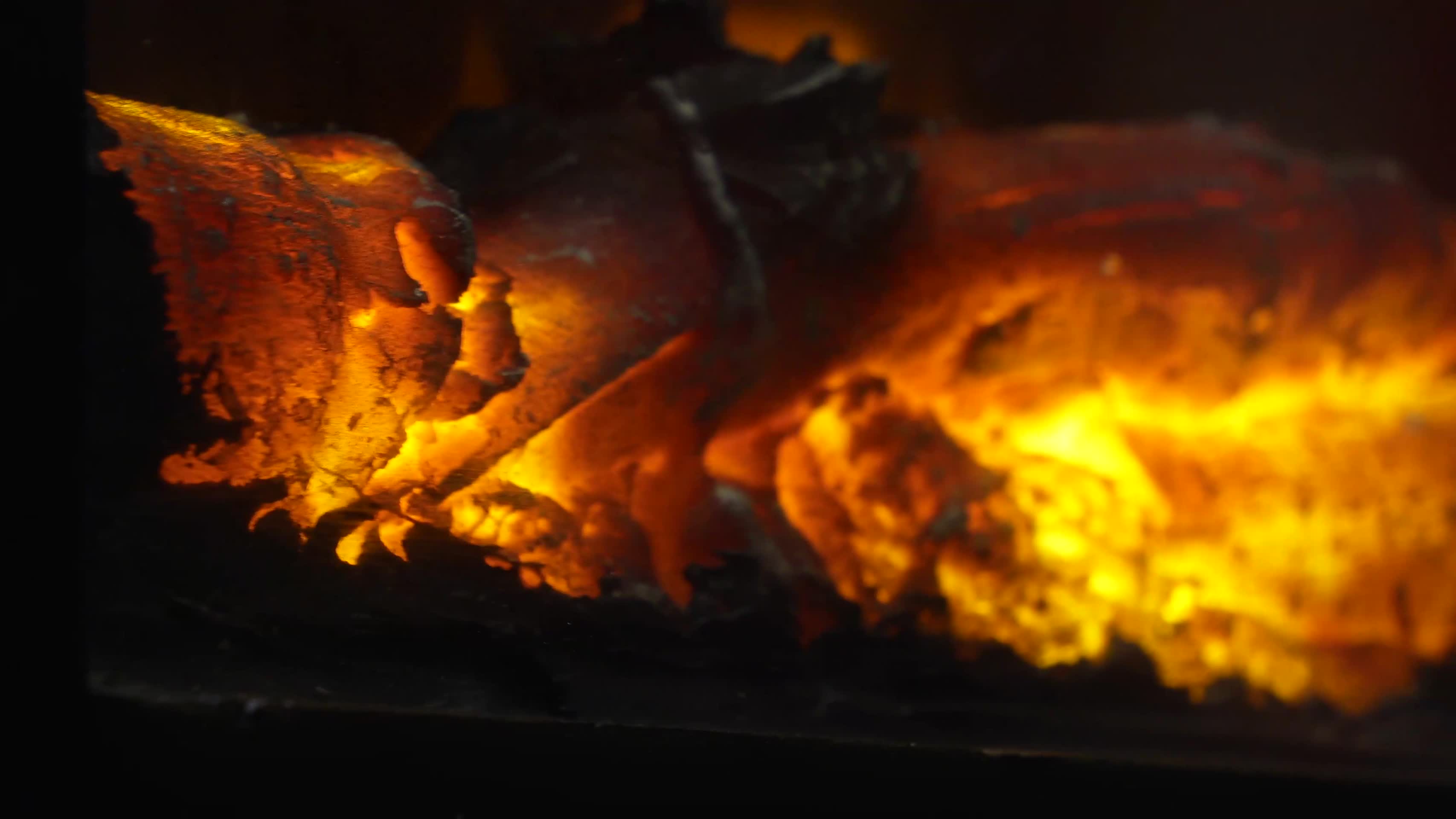 镜头合集燃烧的炭火炉火木炭烧烤视频的预览图