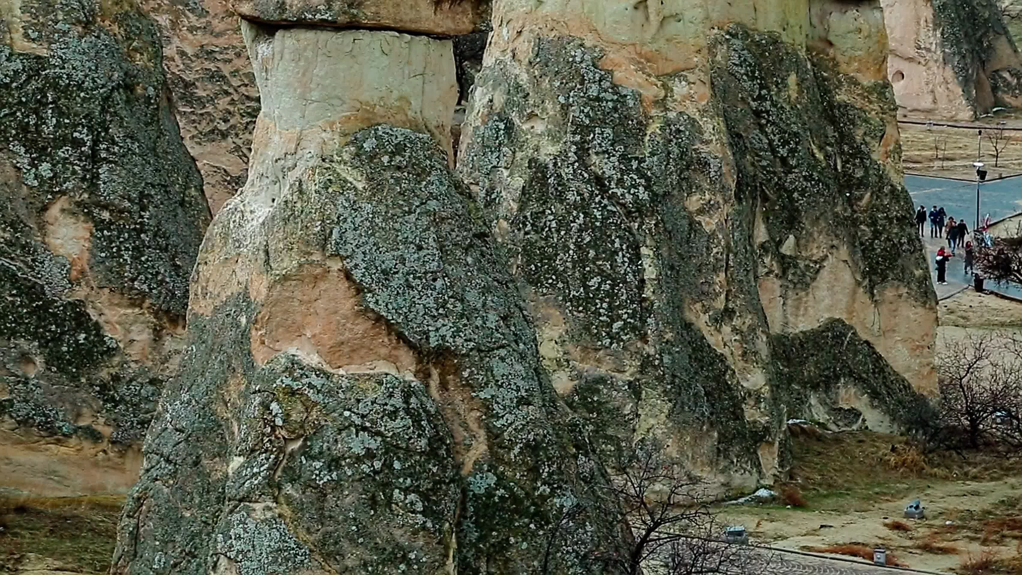 造型奇特的天然石柱视频的预览图