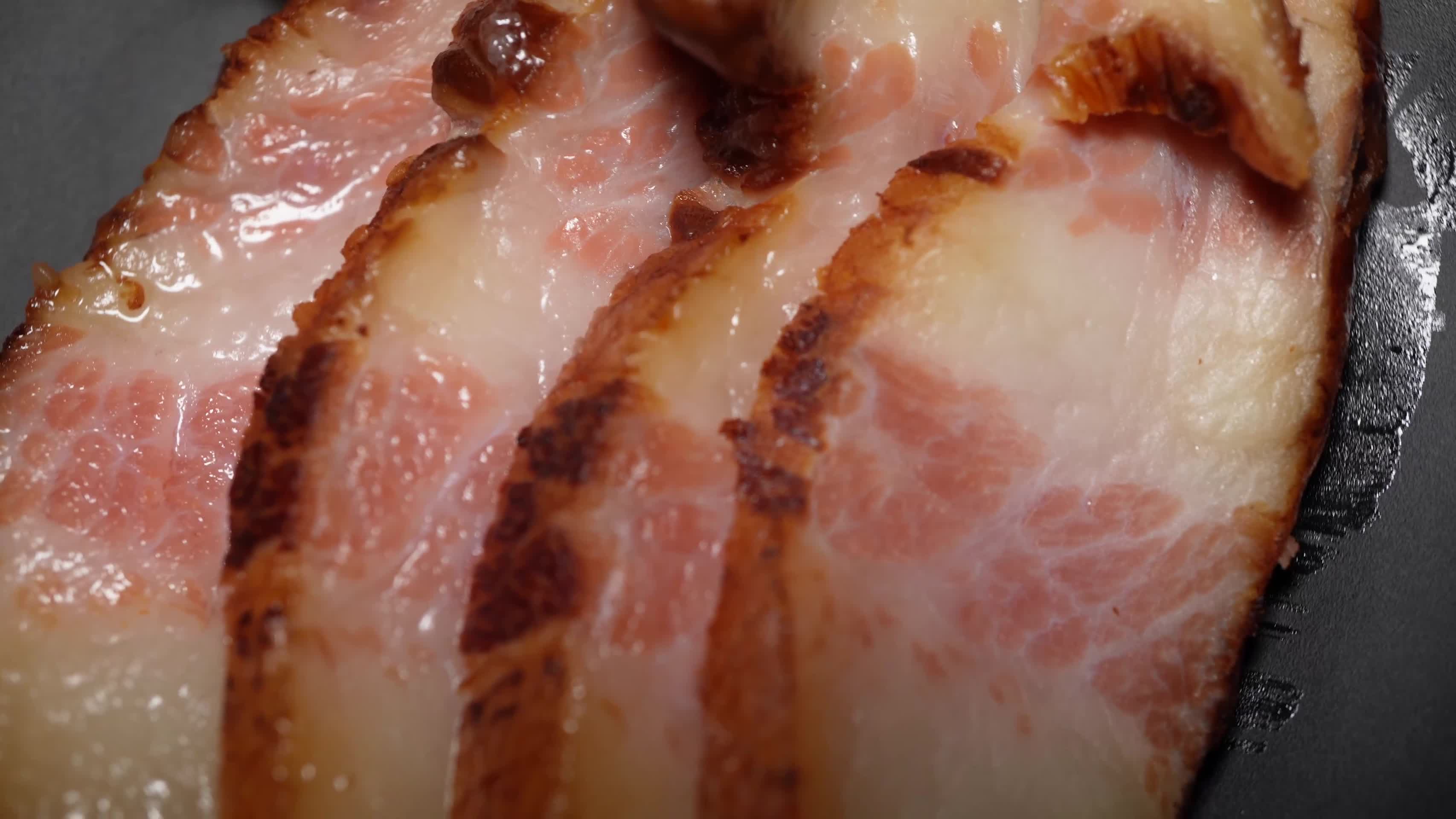烟熏五花肉腊肉腌制腊肉肥肉视频的预览图