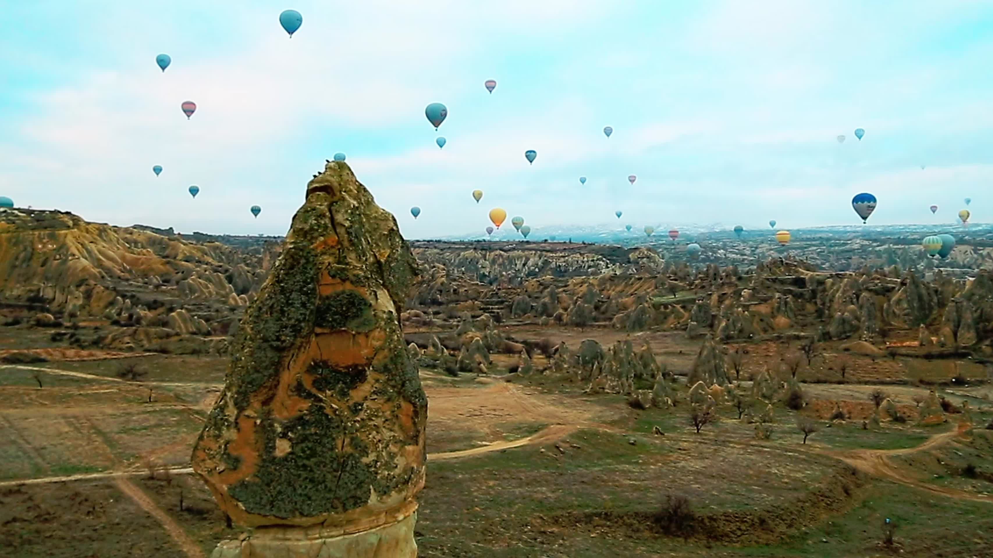 土耳其五颜六色的热气球视频的预览图