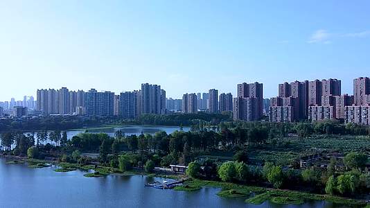 武汉洪山区野芷湖4K航拍视频视频的预览图