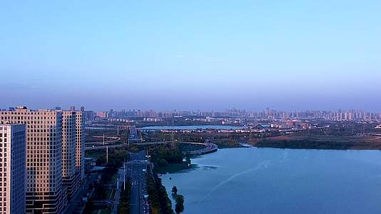 武汉洪山区汤逊湖4K航拍视频视频的预览图